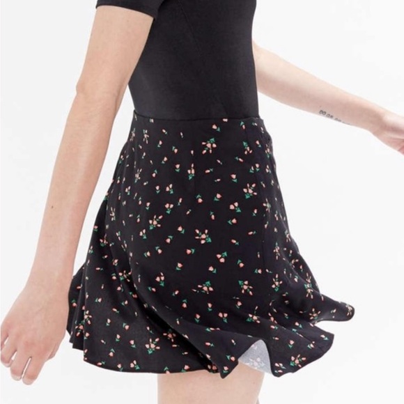 UO Rose Print Wrap Mini Skirt - Picture 2 of 6